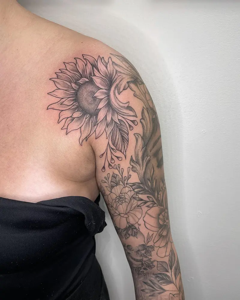 Shoulder sunflower to just about wrap up this full sleeve. Just the wrist and armpit left and it’ll be fullllly done.…