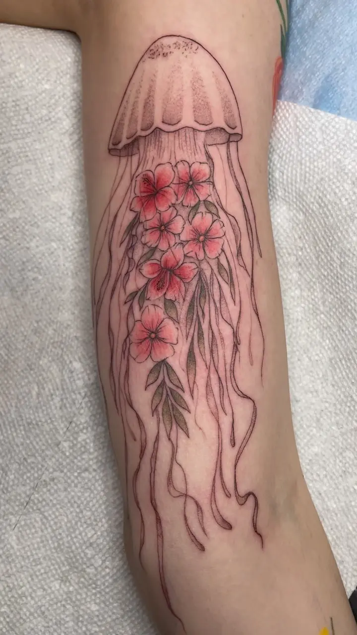 Jellyfish added to the collection today 😍 * * * #jellyfishtattoo #colortattoo #oceantattoo #jellyfish…