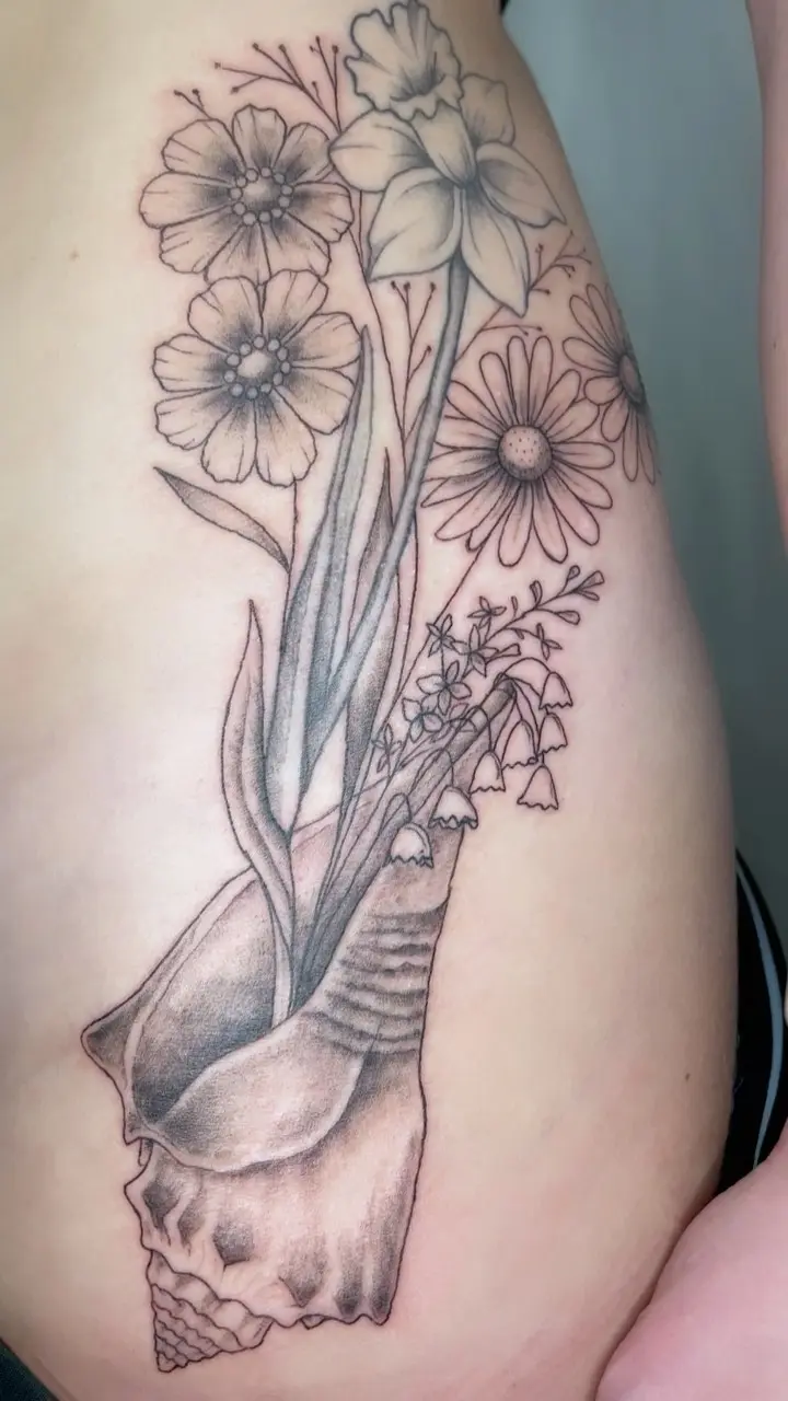 A little video about freehanding designs. I don’t always do a full drawing before I draw on the skin, but it does help…