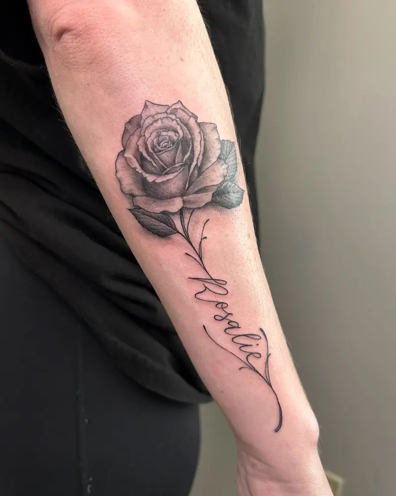 🌹 rose from last week * ** * * * * * #rosetattoo #rosalie #flowertattoo #nametattoo #hiking #swimming #jogging…