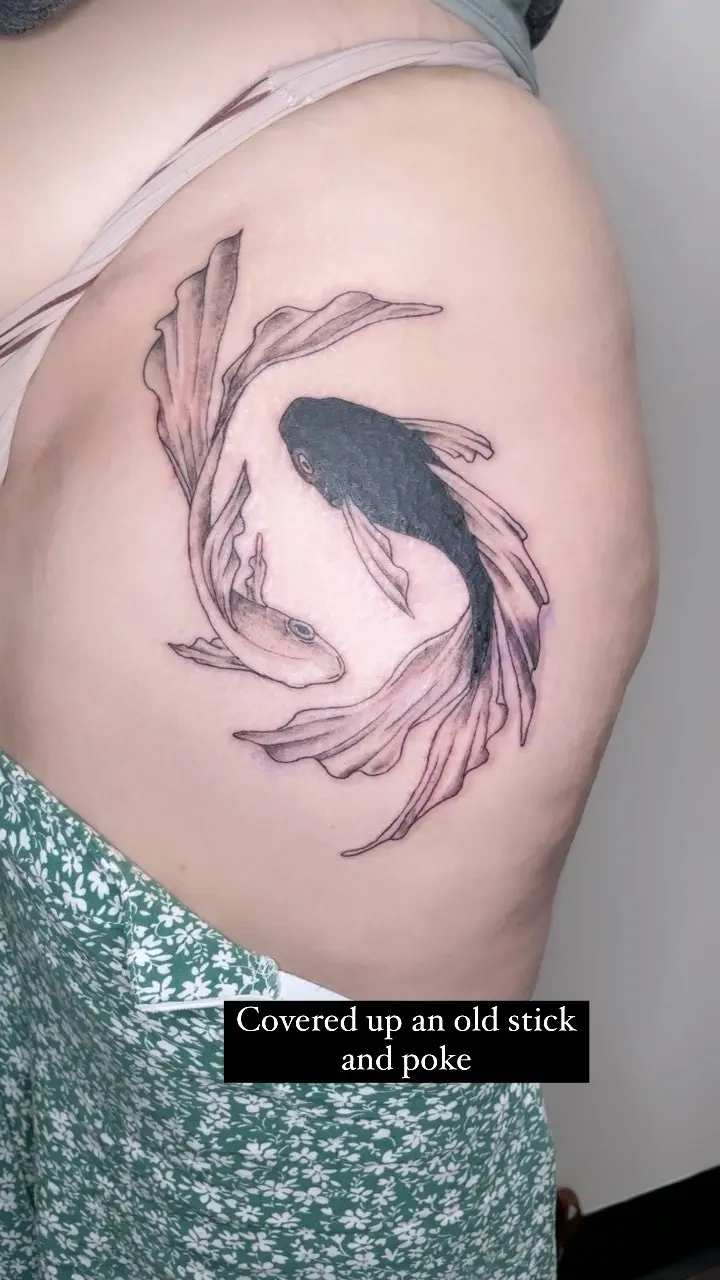 Covered up an old stick and poke with these lovely koi fish. * * * #coveruptattoo #tattoo #stickandpoke #koifish…