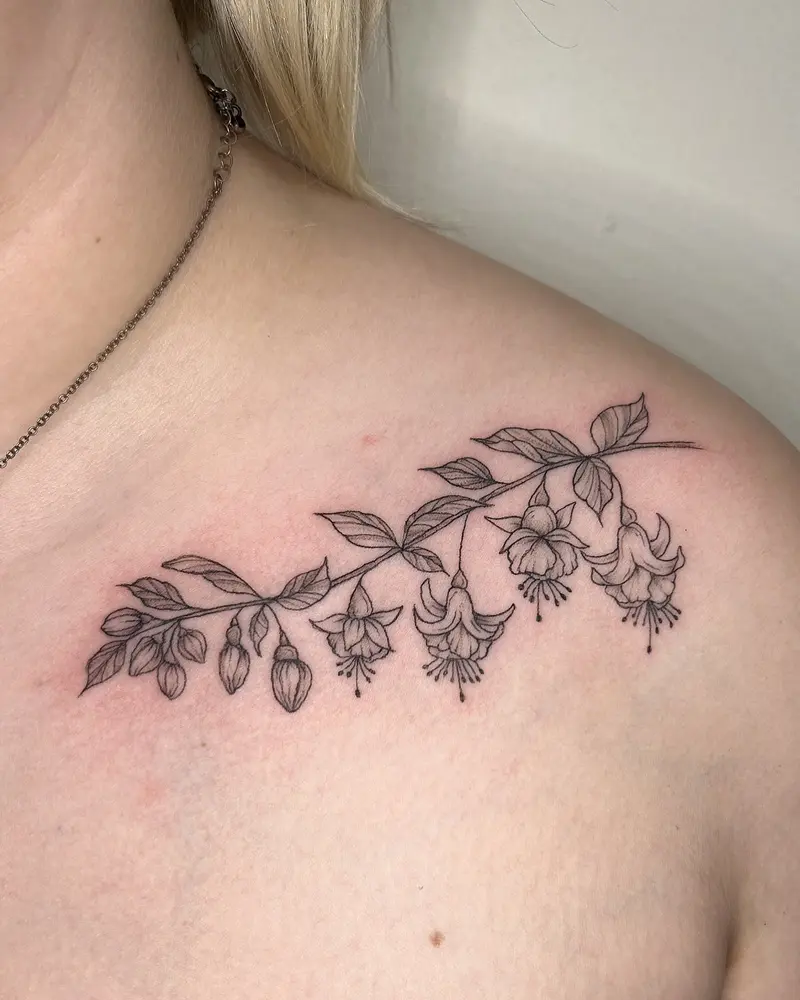 Love the placement for this one 😍 * * * #flowertattoo #fkirons #dynamicblack #kwardron #hulkstencilbond…