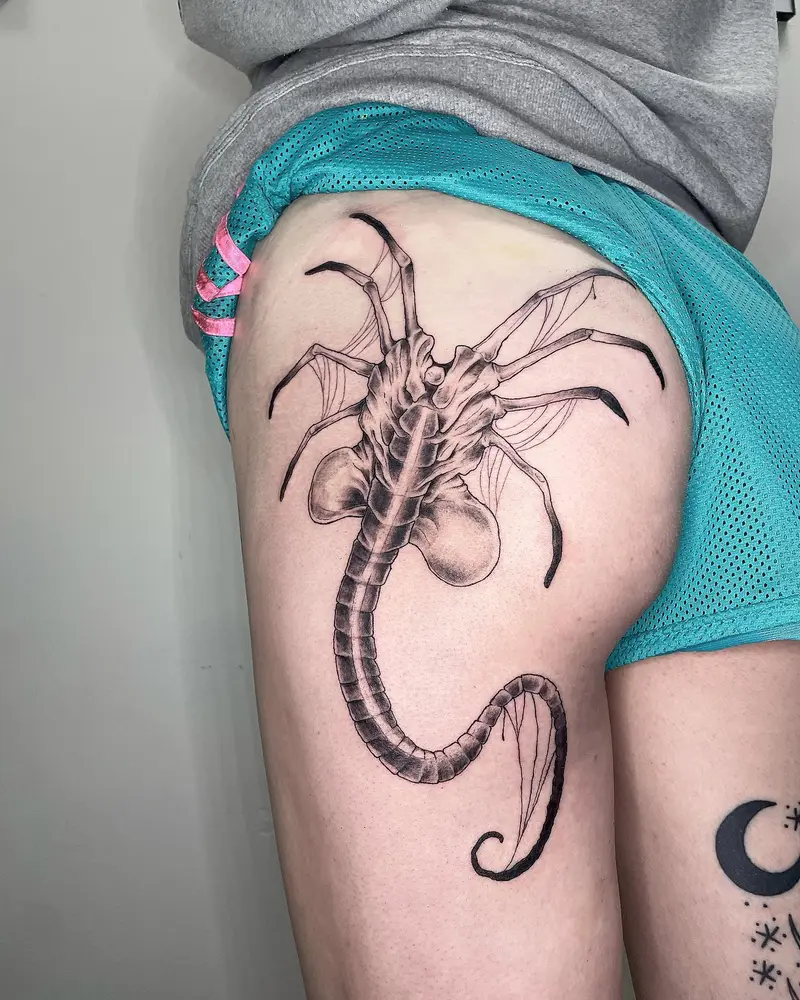 Facehugger from today * * * #alien #alienmovie #facehugger #butttattoo #legtattoo #thightattoo #tattooartist
