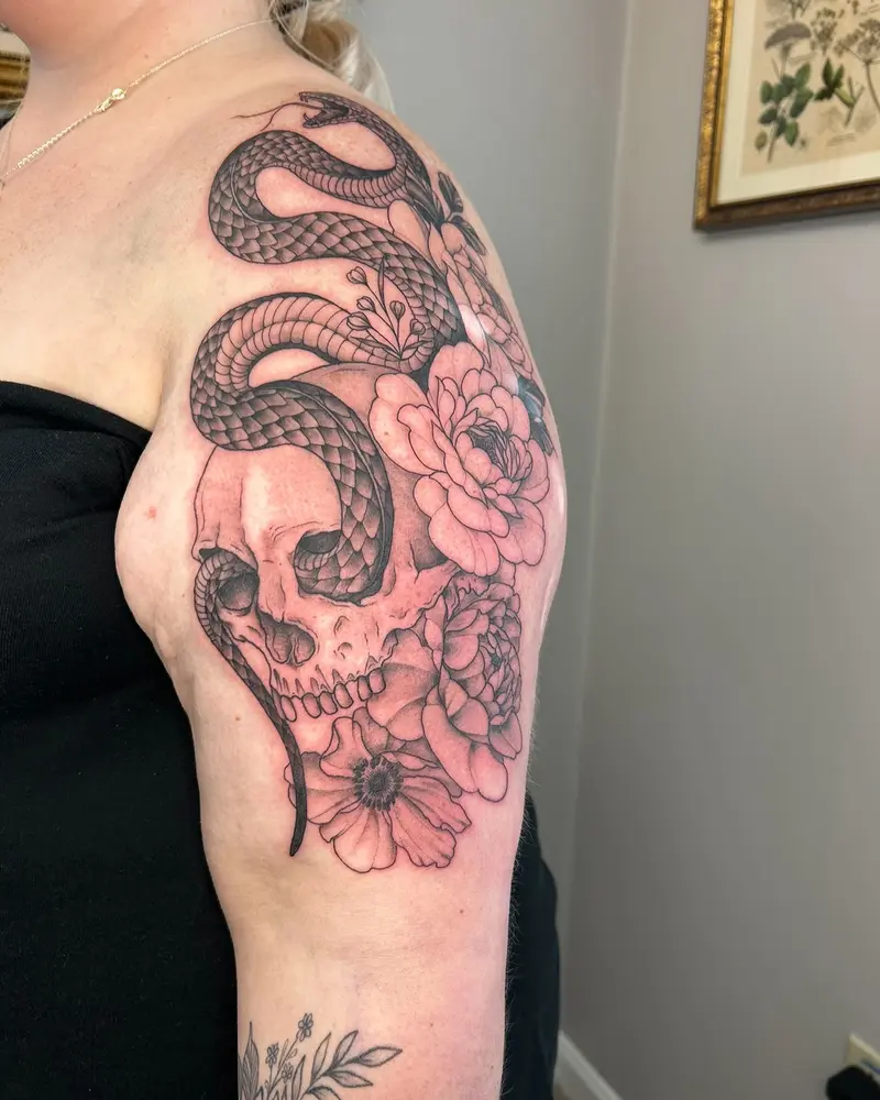 I obviously had the best time designing and tattooing this yesterday, so I just had to share it right away 🥰 * * *…