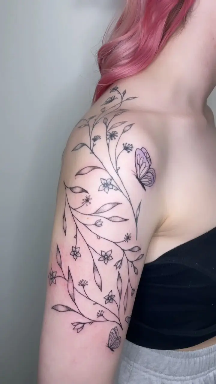 Added some more vines today 😍 I had a brain fart midway through drawing and couldn’t get my hands to draw a butterfly…