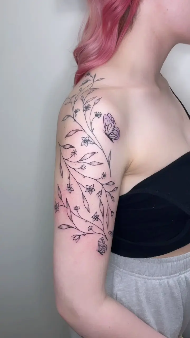 Some freehand vines done in two sessions a little while back. * * * #freehandflowers #handdrawntattoo #floralarmband…