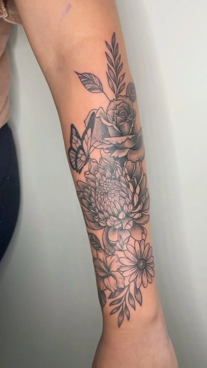 Some pretty birth month flowers 💐 * * * #chrysanthemumtattoo #daisy #gladiolus #rose #rosetattoo #floralarrangements…