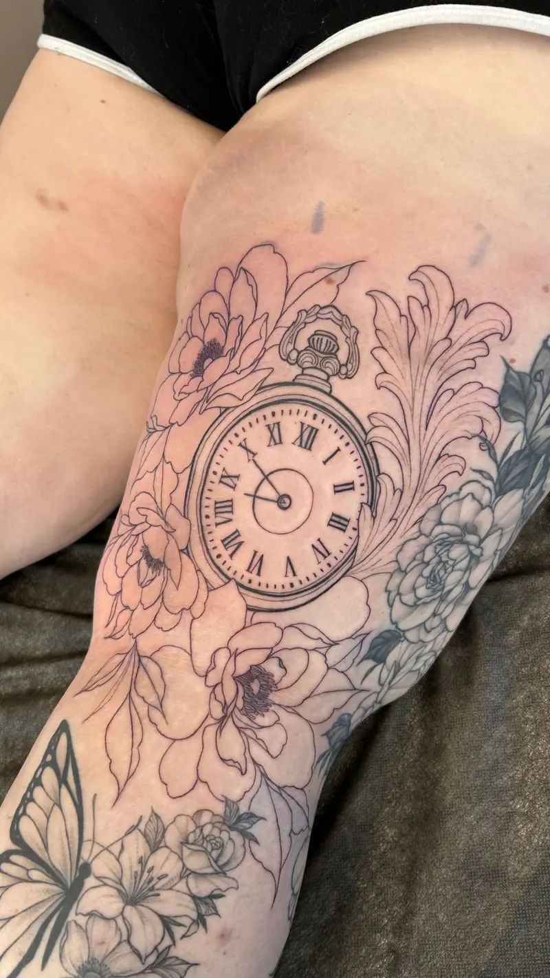 As promised, me tattooing. Tricia sat like a rock all day. Can’t wait until next time to finish! #tattooprocess…