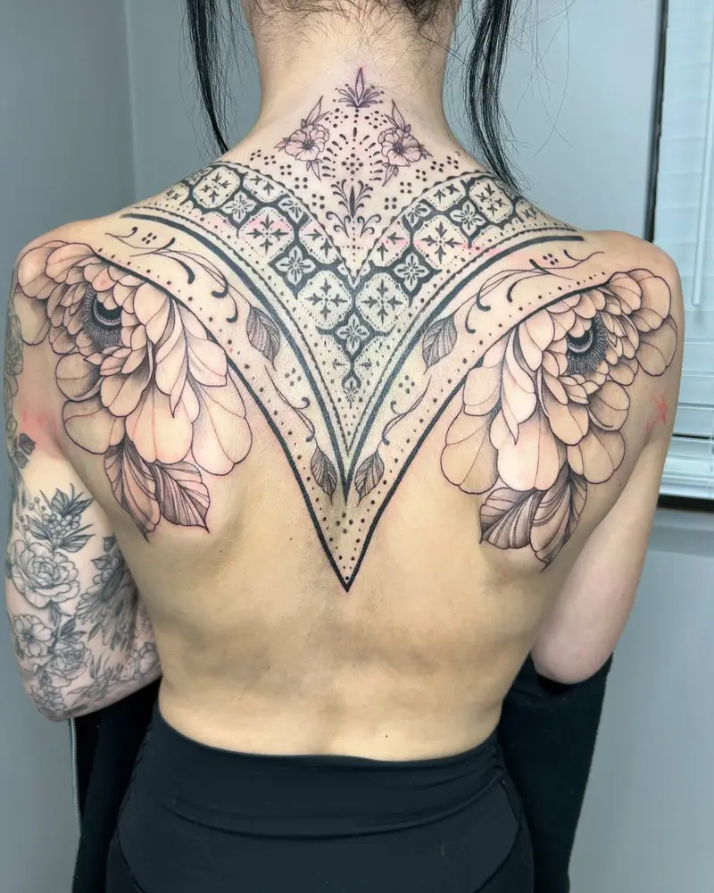 Obsessed with the progress 😍 more to come soon * * * #backtattoo #backpiece #peonies #symetricaltattoo…