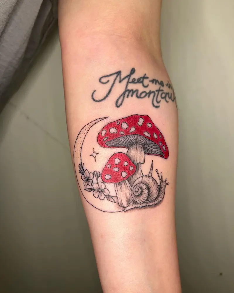 Mushrooms and snails go so perfectly together I love it. * * * #mushrooms #snailtattoo #snail #mushroomtattoo…