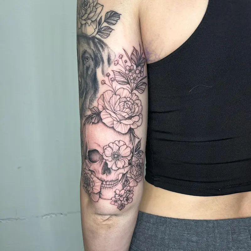 Swipe to also see healed doggy portraits from a few months ago 😍 * * * #skullandroses #floralskull #girlyskull…