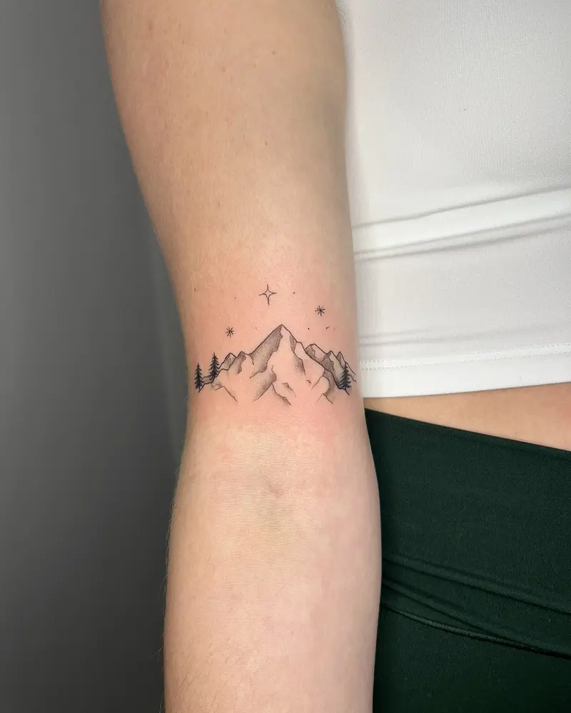 Cute little mountain range to celebrate her love of hiking! 🏔️ * * * #hikingtattoo #mountainrange #mountaintattoo…