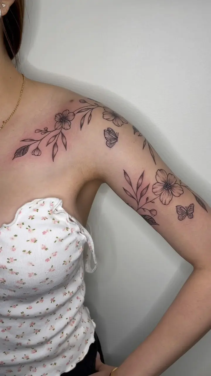 Free handed some vines and flowers today (I stenciled the butterflies) such a fun project to get to do. * * *…