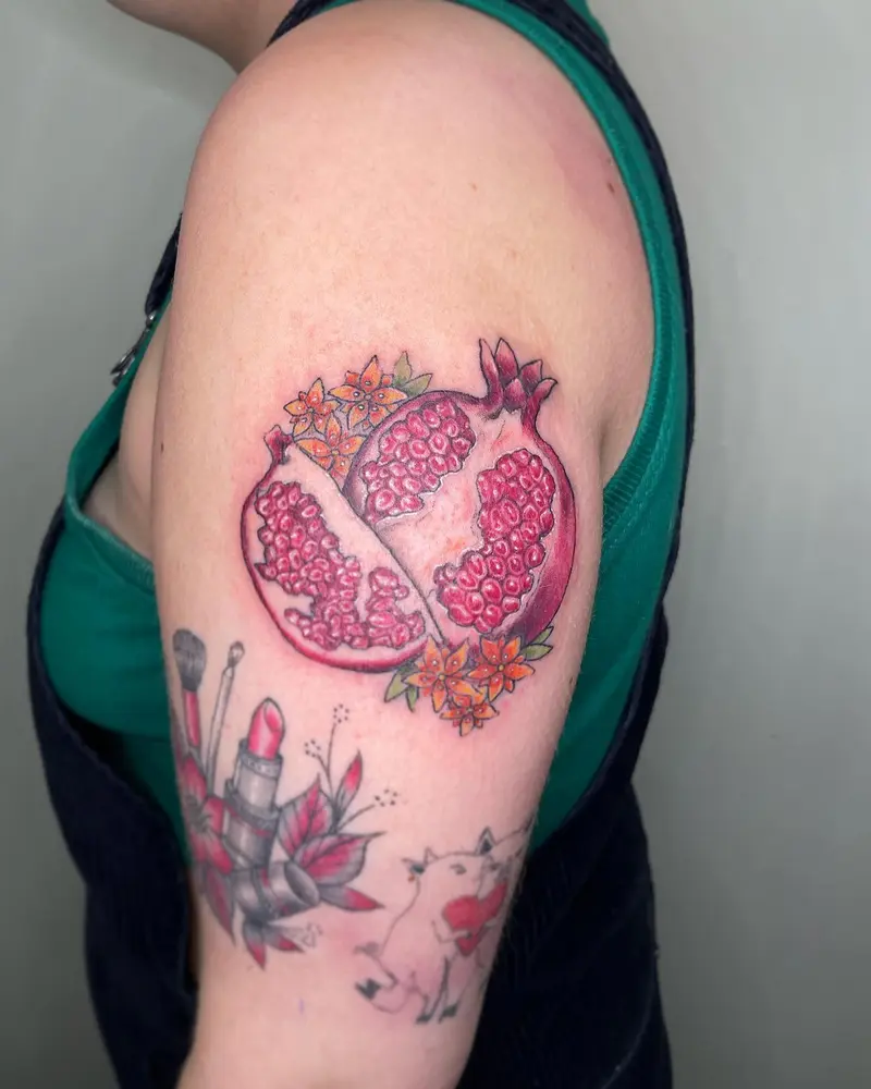 Full color pomegranate for @liz.c.lew😘😘 * * * #pomegranate #pomegranatetattoo #fruittattoo #fullcolortattoo…