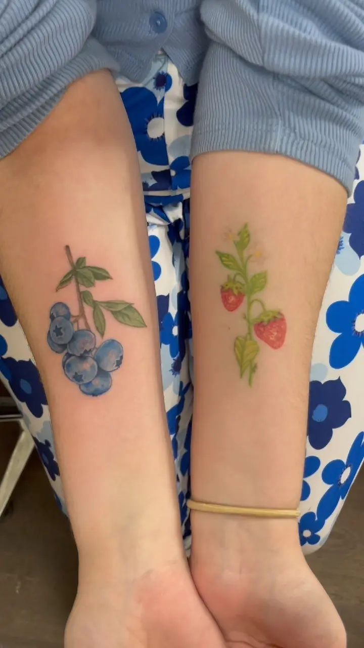 How cute are these 😍 blueberries are from today, and the strawberries are a couple months healed. Thanks @liz.c.lew…