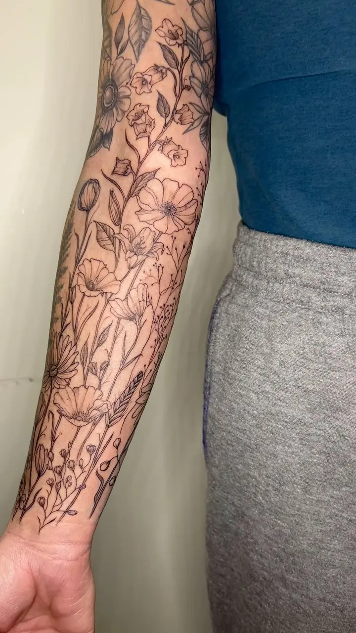 Wildflowers to finish up this sleeve a few weeks ago 😍 this sleeve had been a work in progress since 2020 and it was…