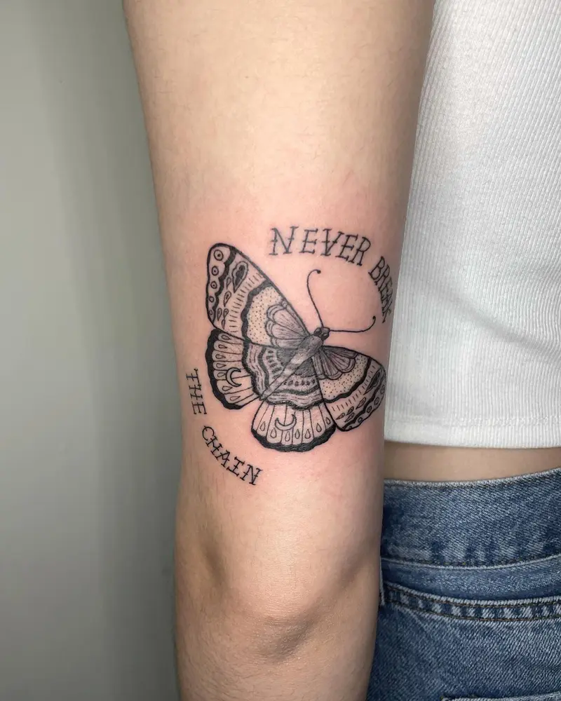 Fleetwood Mac lyrics and a cute moth 😍 * * * #songlyrics #mothtattoo #fleetwoodmac #fleetwoodmactattoo #lyrictattoo…