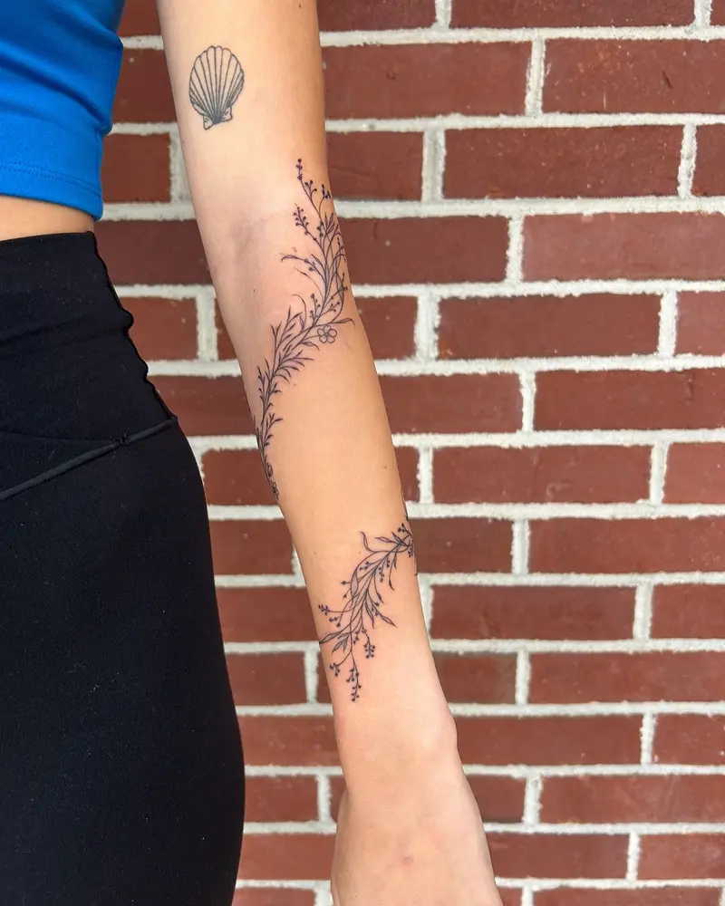 Super cute wrap around vine to start off a sleeve! * * * #vinetattoo #vines #linework #tattooinspo #finelinetattoo…