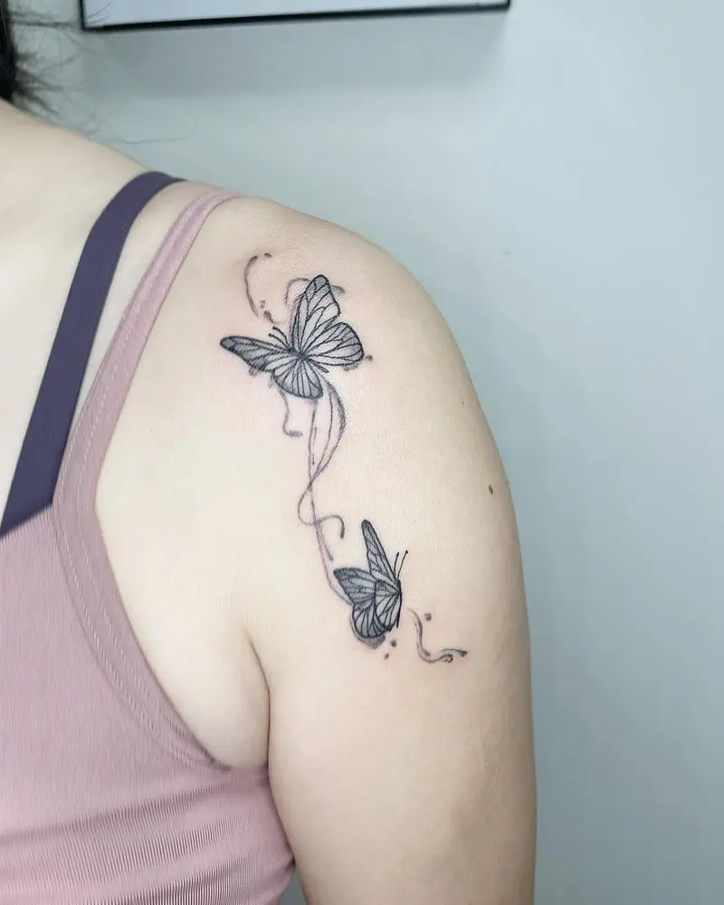 Some cute little butterflies from today * * * #eternalink #inkeeze #butterflies #watercolor #blackandgrey #girlytattoo…