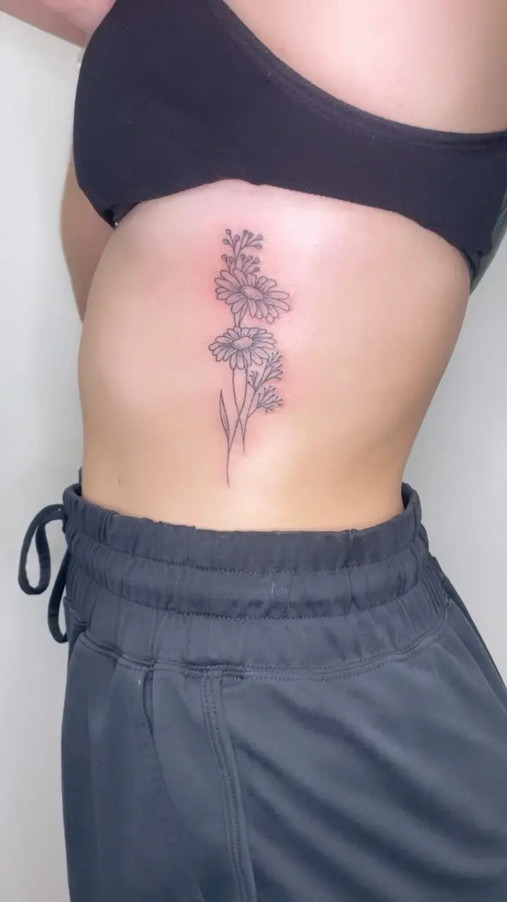 Come tattoo with me 😍 * * * #ribtattoo #tattoowithme #tattooer #girlswithtattoos #bodymod #inkedmag