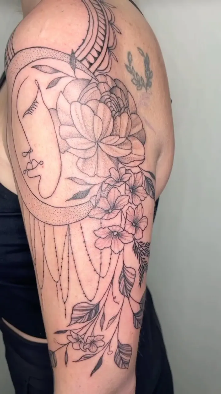I’m loving all the big pieces I’ve been getting to do recently 😍 here’s one I did a couple weeks ago 🌸🥀 * * *…