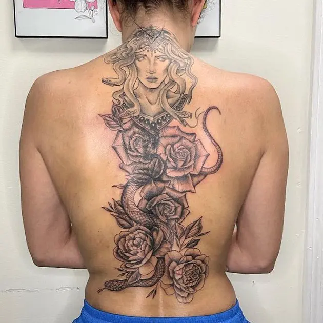 Double coverup back piece from a couple weeks ago 🌹 * * * #coveruptattoo #rosetattoo #medusatattoo #medusa #flowers…