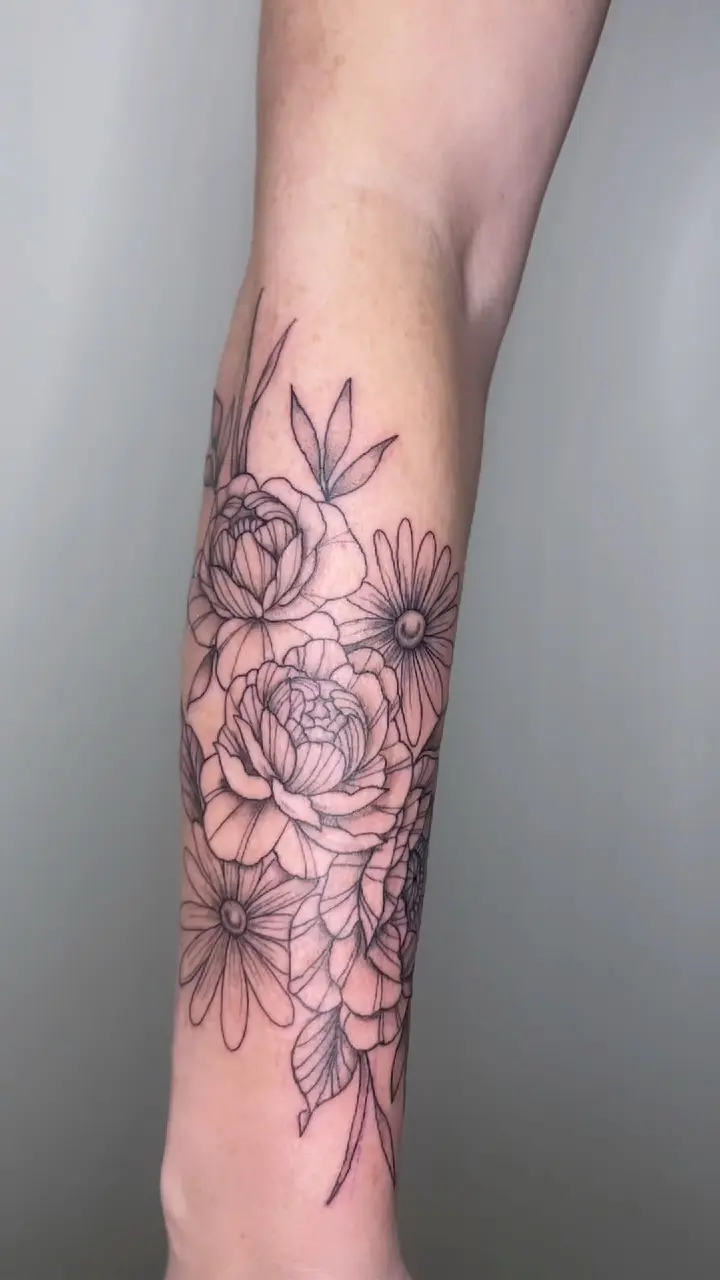 A new floral arm piece from today. I’m always so happy when I get to tattoo my drawings 💖💖🌸 * * * #armtattoo…
