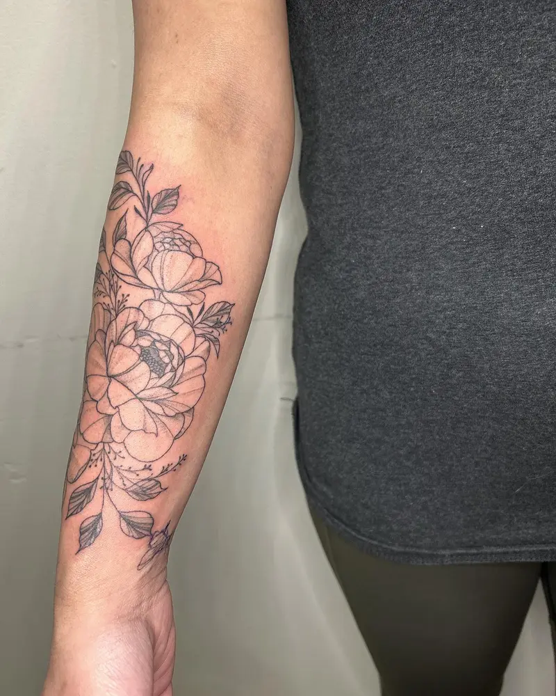 Here’s one from a couple weeks ago that I loved doing of course. You know I love me some flowers. * * * #peonytattoo…
