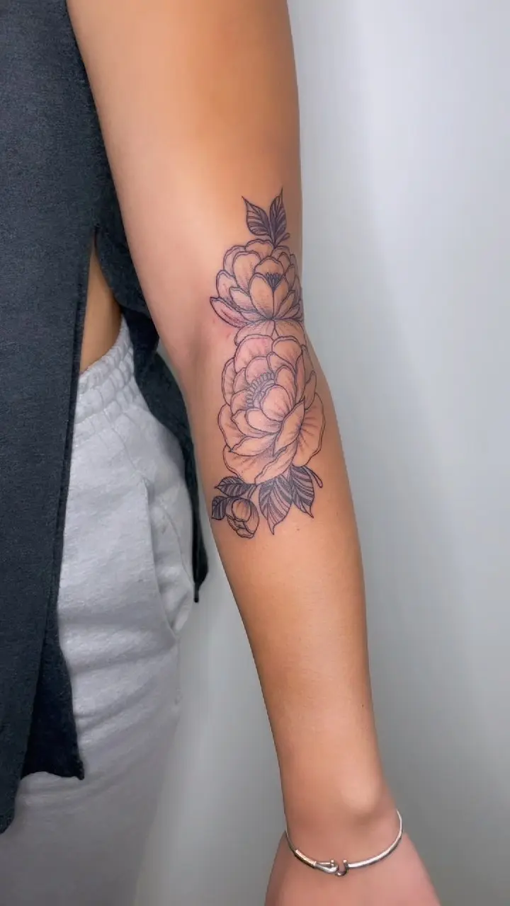 Some cute flowers from today ☺️🥰 * * * #peonies #peonytattoo #armtattoo