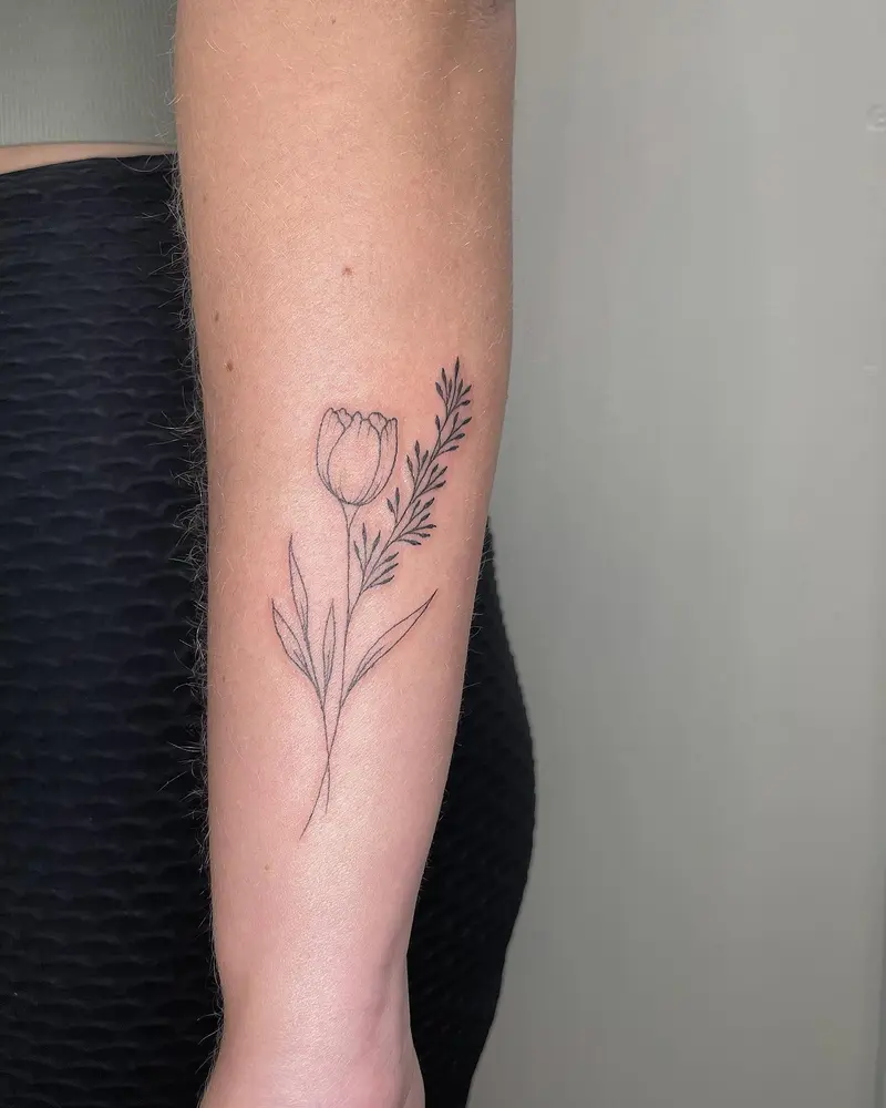 I’ve been loving the fine lines recently 😍 * * * #tuliptattoo #finelinetattooartist #finelineartist #armtattoo