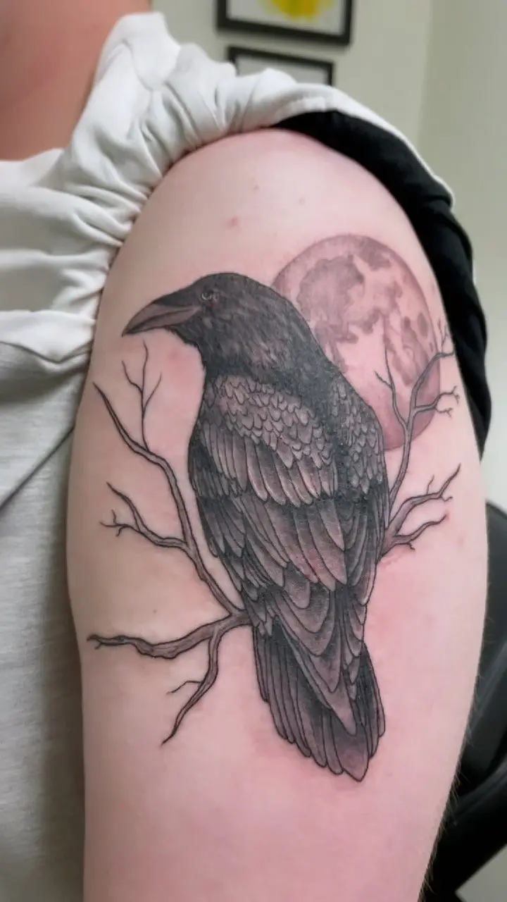 Got to do this one a couple weeks back! * * * #raventattoo #irish #irishtattoo #blackandgreytattoo #guyswithtattoos…