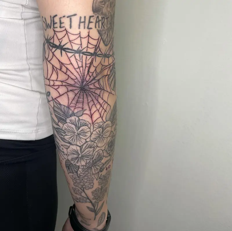 Added this badass spider web to @marissadiass sleeve and a few more leaves and quotes to fill some gaps! * * *…