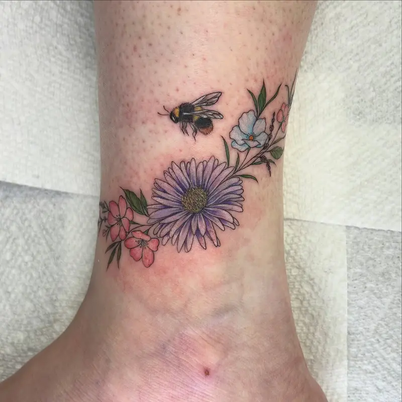 I needed a little pop of color on my page 😍 I’d love to do more in this fine line/color style! * * * #colortattoo…