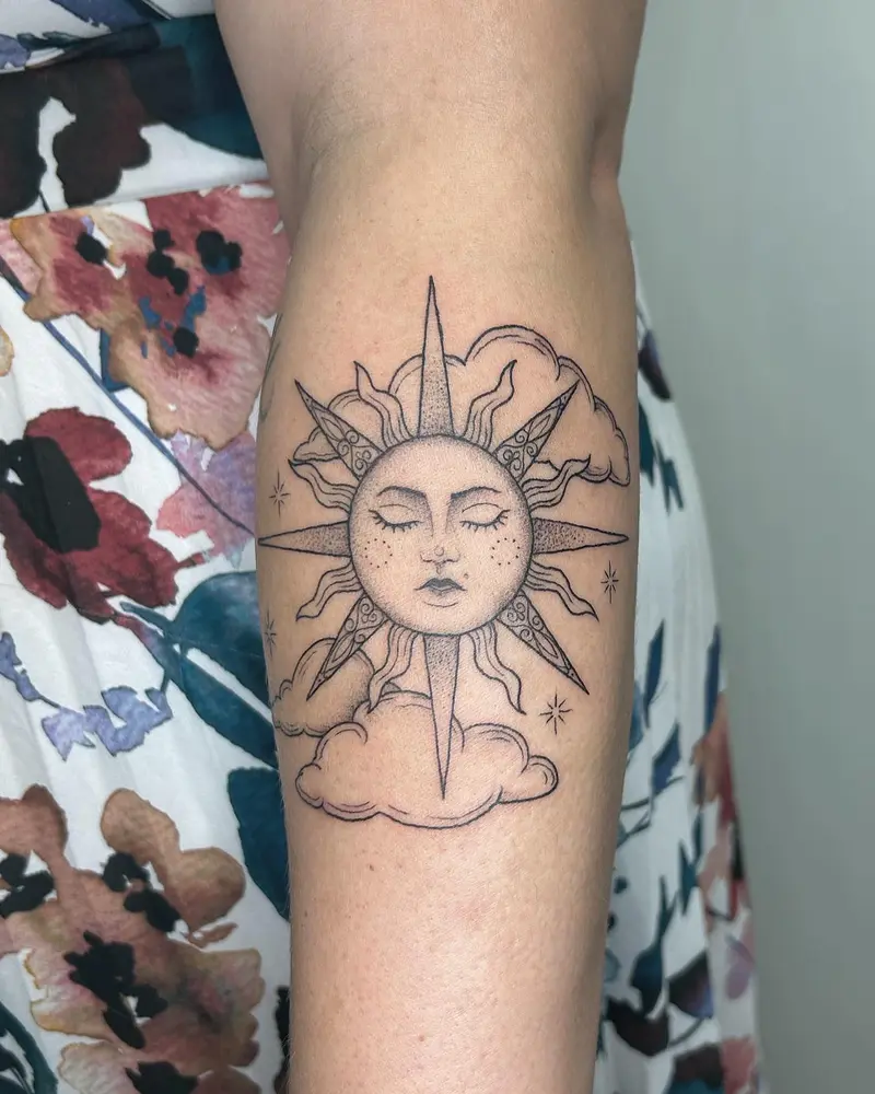 Cute little sun lady from the weekend. ☀️ * * * #sunface #suntattoo #sunrays #clouds #lineworktattoo #armtattoos…