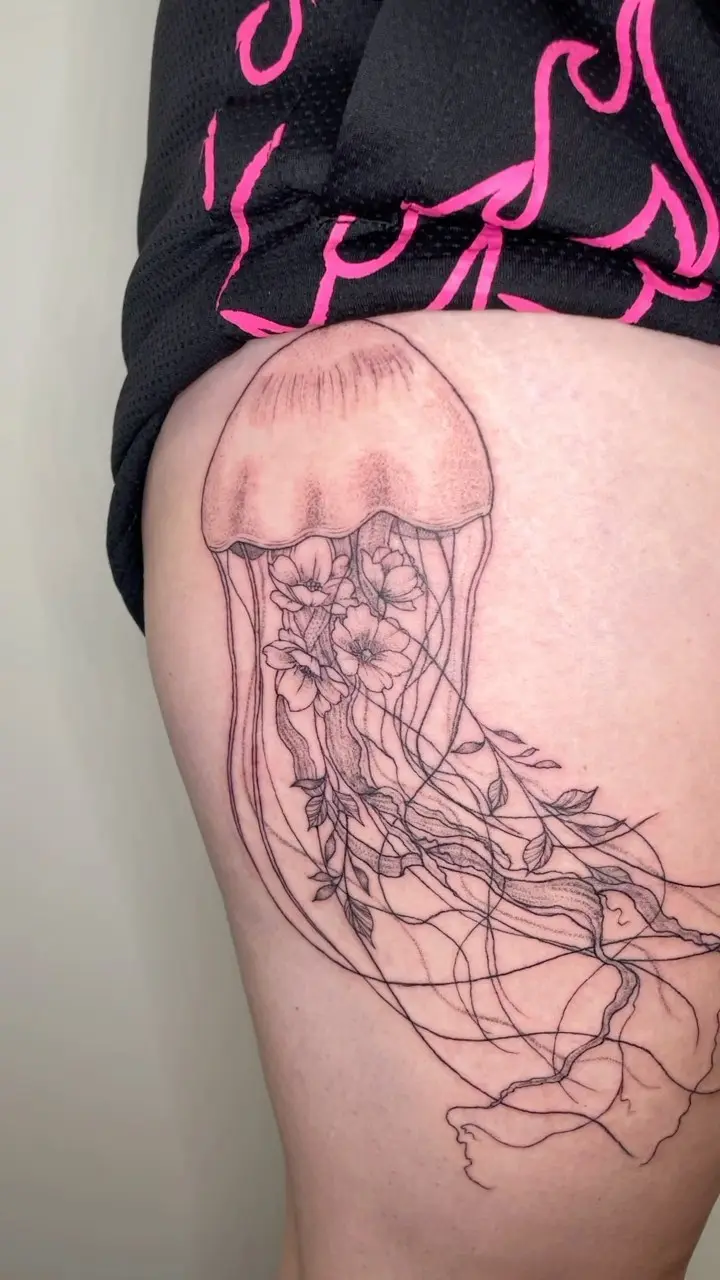 Whoops haven’t done a reel in a while so here’s a double post of the flowery jelly fish from the other day * * *…
