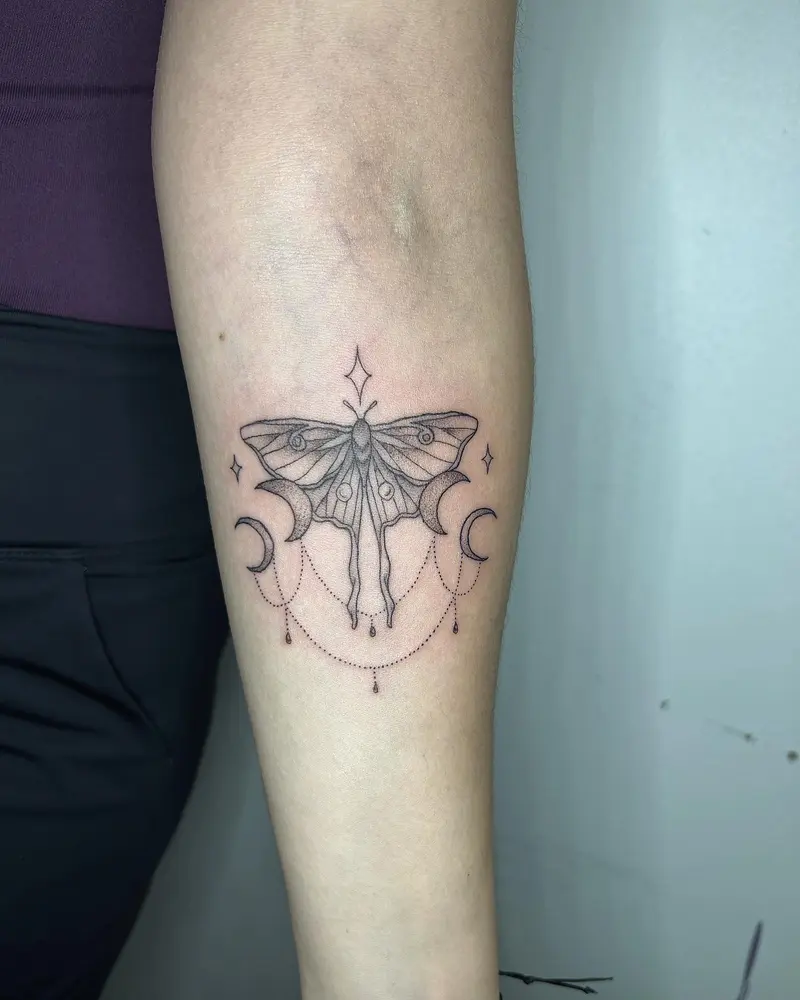 This little moth is from just before the new year. This was my interpretation of my clients idea, which was to have a…