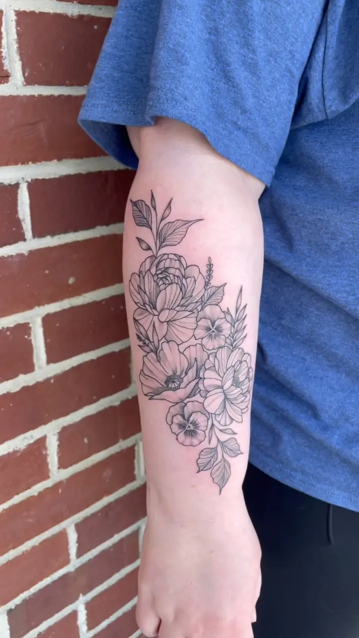 A little floral arrangement as a first tattoo today! * * * #firsttattoo #floralarrangements #peonyart #violets…