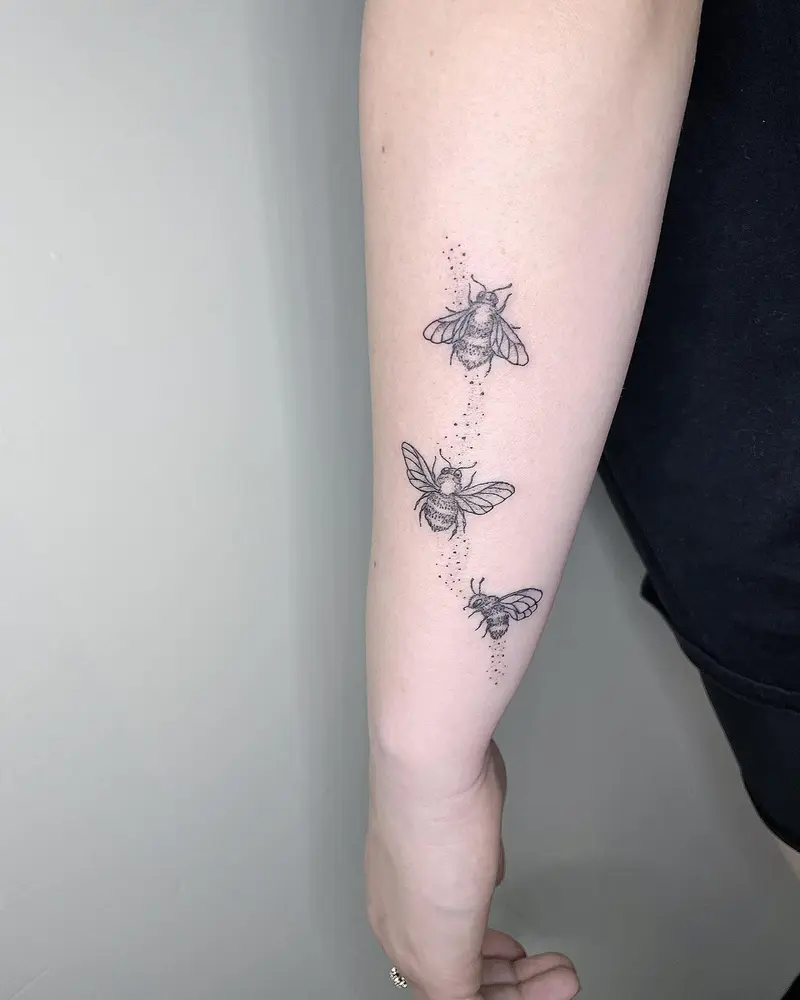 Some bees and a scribble-y dinosaur from Friday the 13th. * * * #bees #bumblebees #beetattoo #naturetattoo…