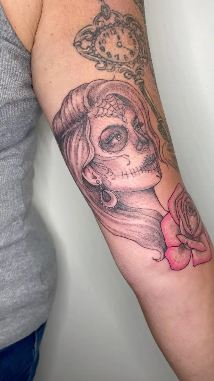 Sugar skull girl and rose from a little while ago. I used to love drawing these ladies when I was in high school so it…