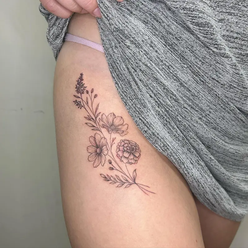 Some cute fine line flowers from this past week. * * * #finelinetattoo #finelineartist #delicatetattoo #daintytattoo…