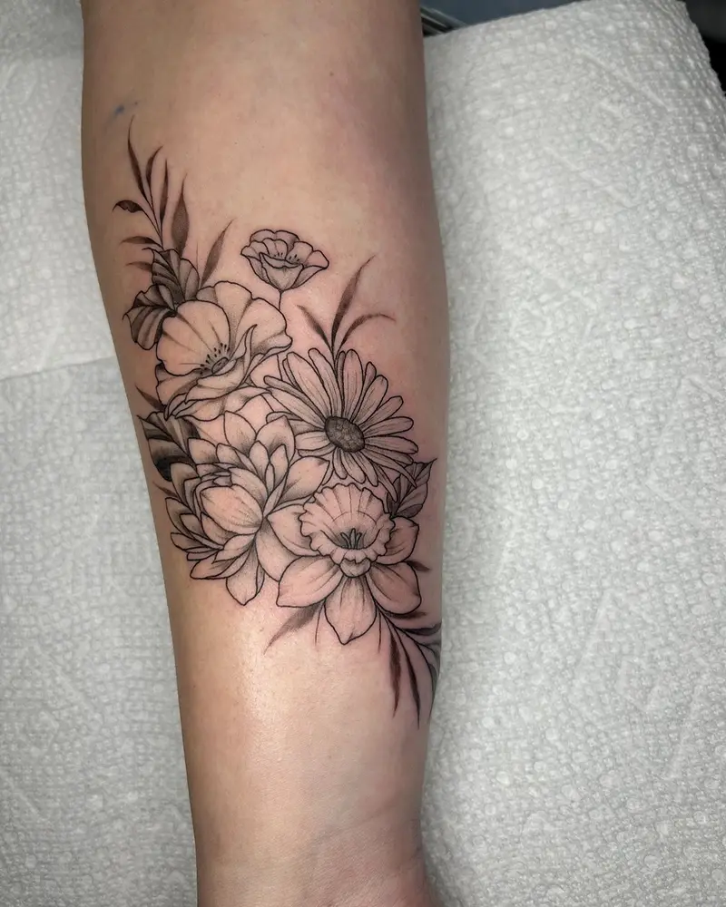 Birth flower arrangement 💐 * * * #flowertattoo #flowerartist #birthflowers #birthmonthflowers #inked…