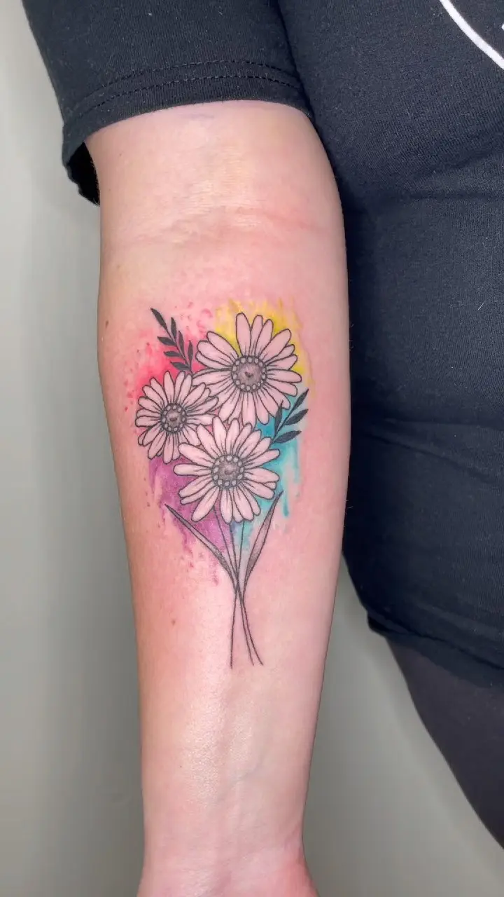 I love doing water color tattoos! * * * #watercolortattoo #illustrative #watercolorpainting #colortattoo #daisies…