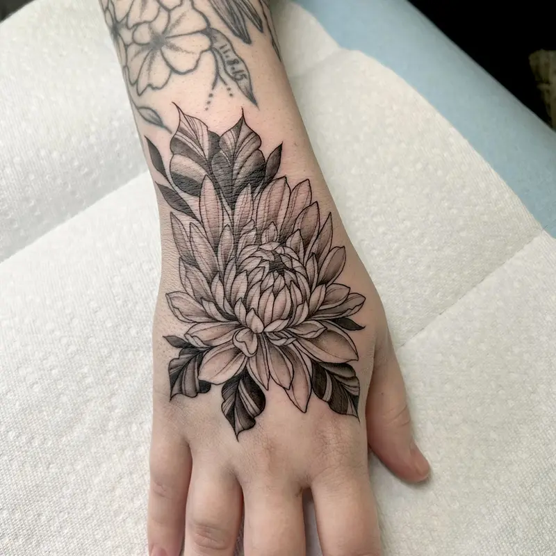 Hand banger done recently at Kambria Tattoo in Billerica. Books are open for the fall 🥰 * * * #handtattoo…