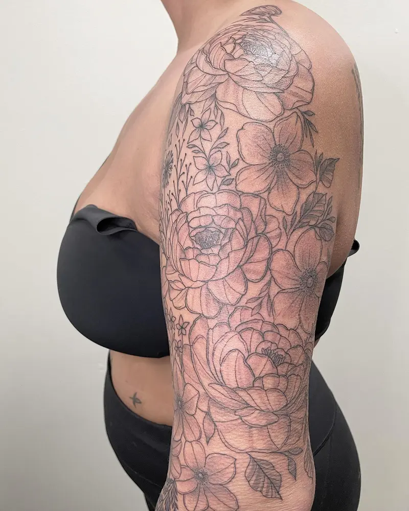 Just another little one from last week 😅🥰 * * * #halfsleeve #floralsleeve #tattooart #sleevetattoo #peonies…