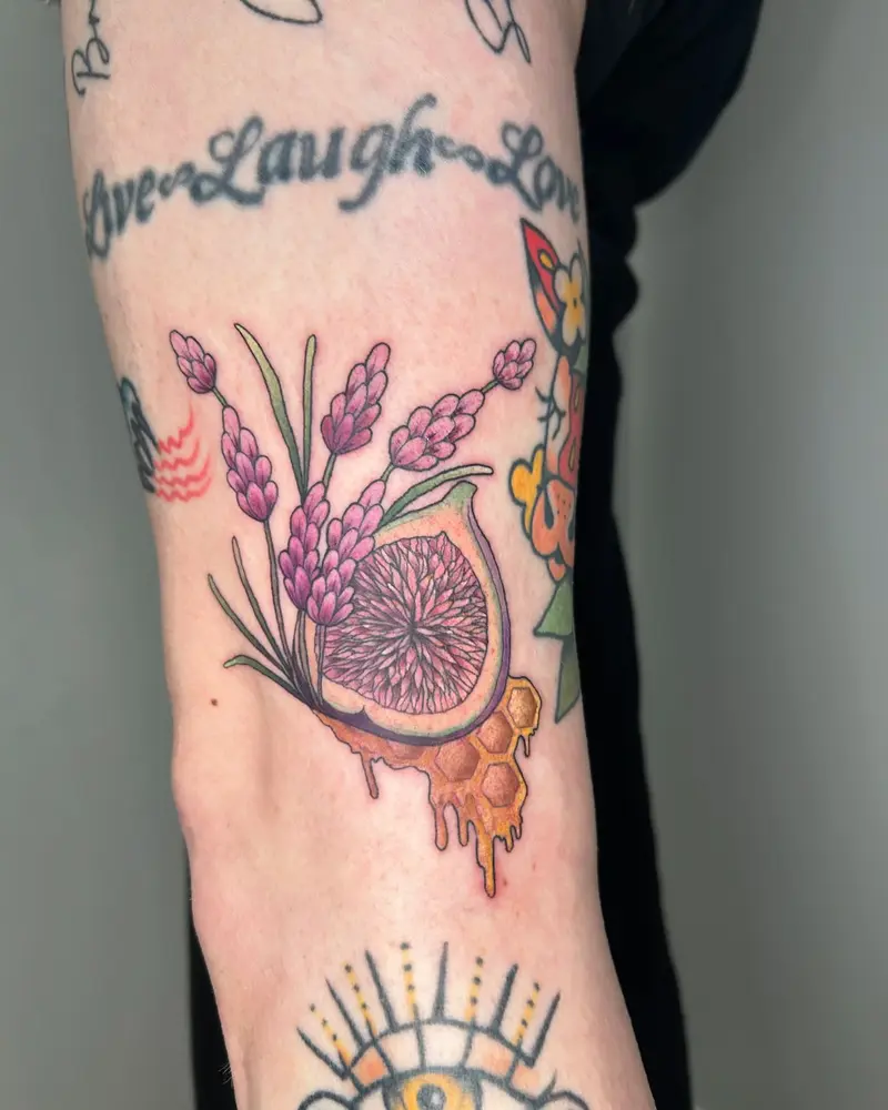Lavender, fig and honey obsessed. More like this please! * * * #figtattoo #honeycombtattoo #neotraditional #tattoo…