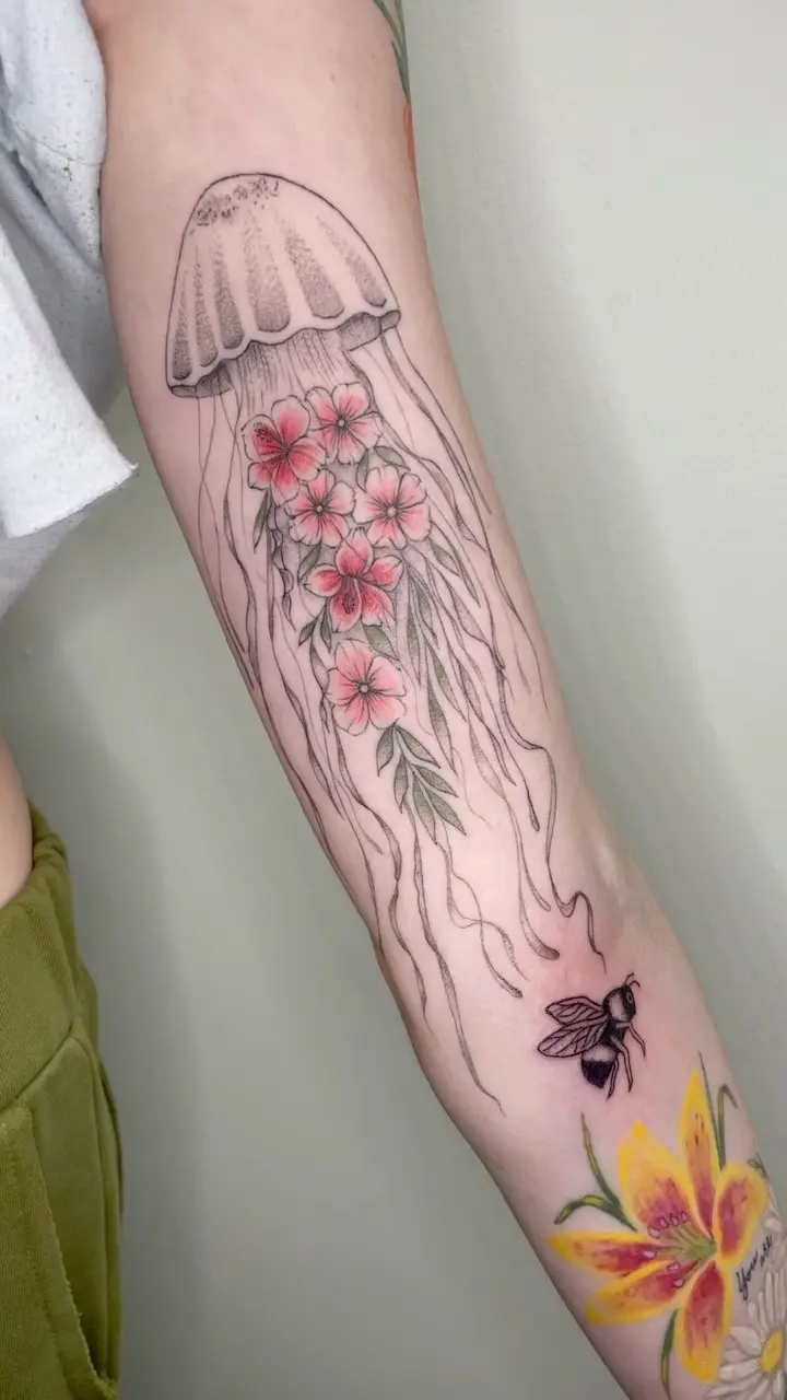 Fully healed floral jellyfish I got to see during the fundraiser. We will be holding another flash day to raise money…