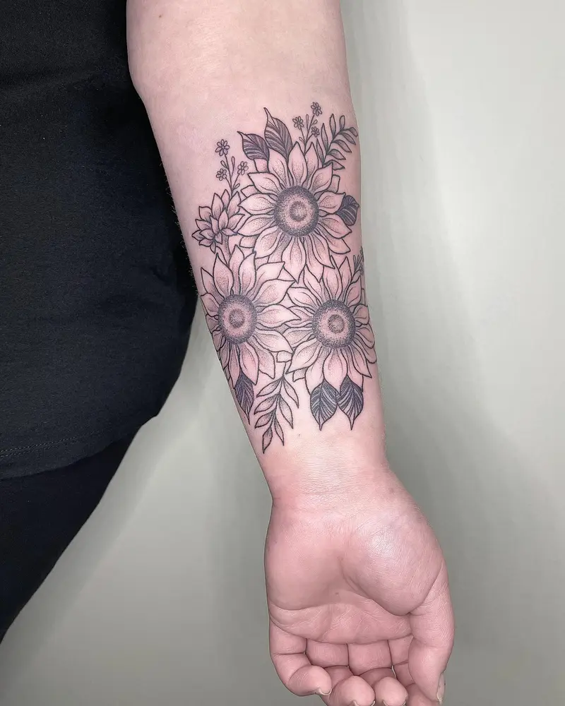 I love tattooing flowers 🥰😍 * * * #sunflowertattoo #floraltattoo #armtattoo #flowerartist #flowerartwork…