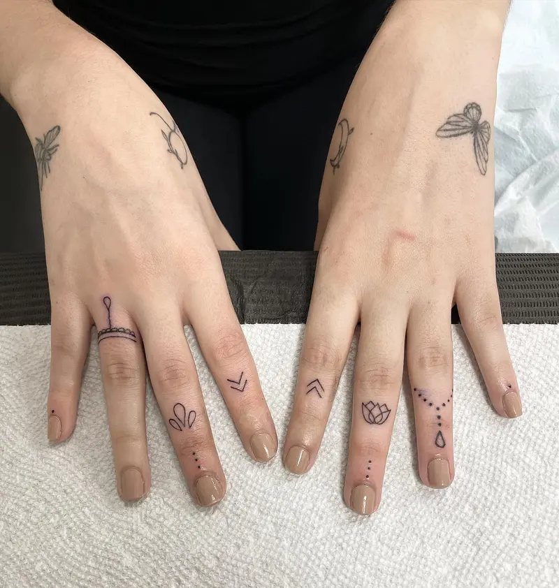 Sometimes I do cute finger tattoos 🥰 * * * #fingertattoos #inkedmag #inkedmagazine #daintytattoo #smalltattoo…