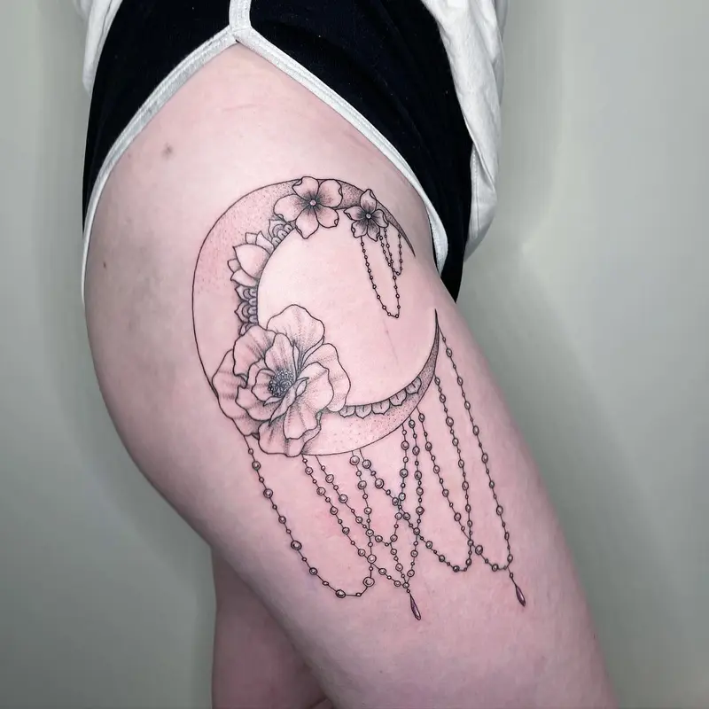 Decorative moon with some flowers from today. Such a fun piece to work on * * * #moontattoo #jewels #jeweltattoo…