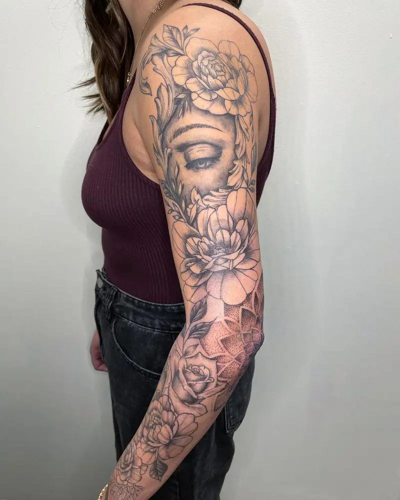 Added an elbow mandala to this sleeve I’ve been working on. We’ll be moving onto the inner arm in the next session, I…